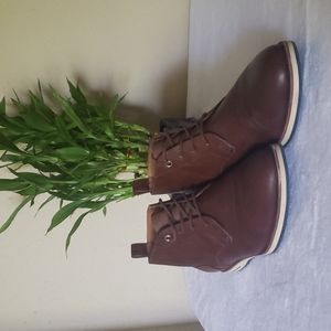 Guess Men's Shoes 👞 Size 8.5 Brown Color,  Used Good Condition.